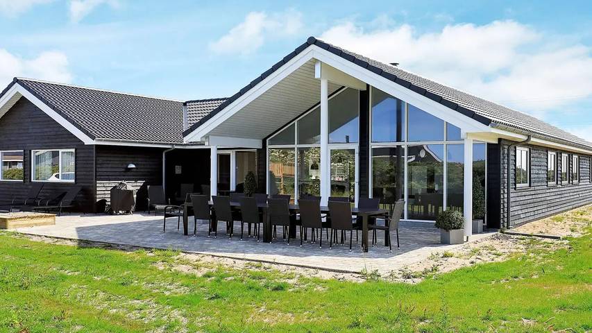 Ferienhaus für 19 Personen, mit Whirlpool und Terrasse sowie Pool und Sauna in Holmsland Klit