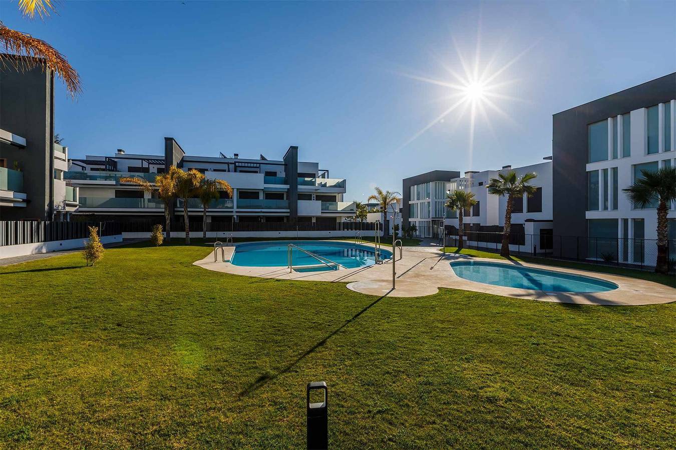 Apartamento entero, A&N Mediterranean Terrace Retreat – Caleta de Véle in Urbanización Villa del Mar, Vélez-Málaga
