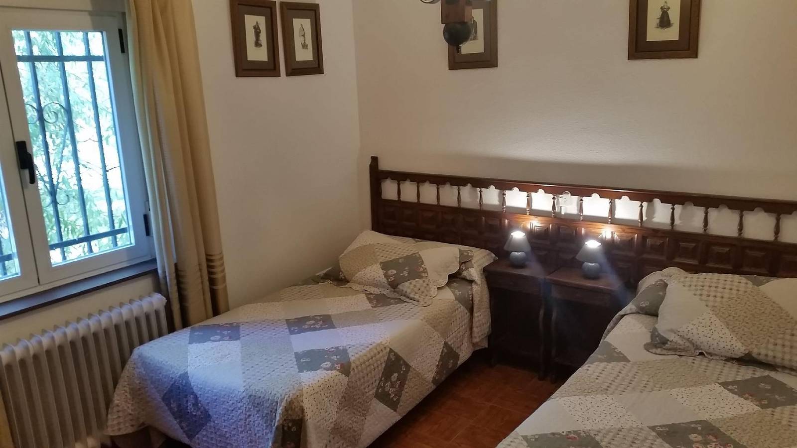 Apartamento vacacional entero, Nevera, Alquiler de Bicicletas, Jardín: Acogedor Apartamento cerca del Centro de la Ciudad, Navarredonda in Navarredonda De Gredos, Provincia De Ávila