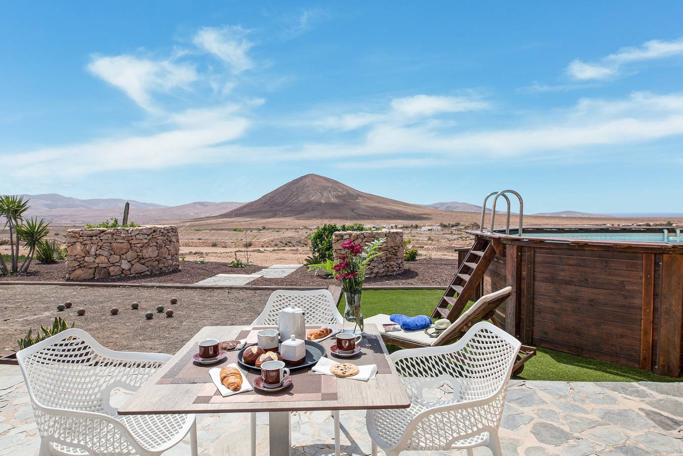 Villa "La Vista de Tefía" com vista para a montanha, piscina, Wi-Fi, terraço e jardim in Tefía, Fuerteventura