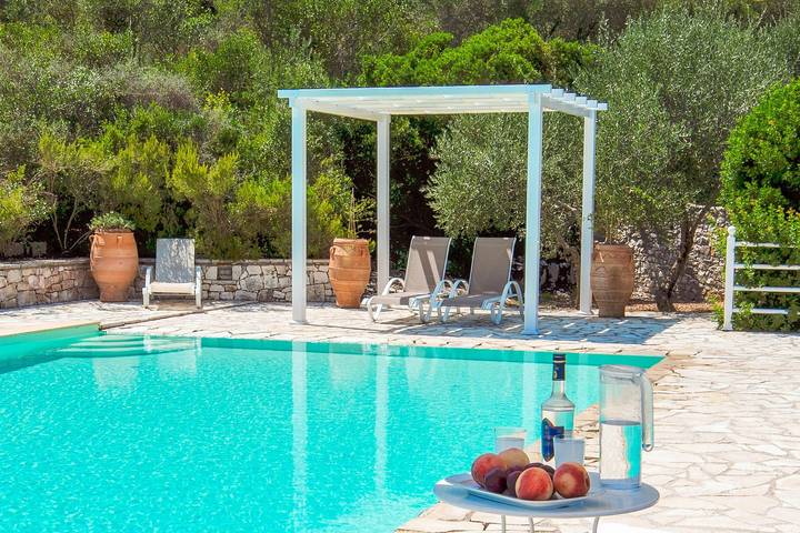 Location de vacances pour 4 personnes, avec vue ainsi que piscine et jardin dans Paxos - 2