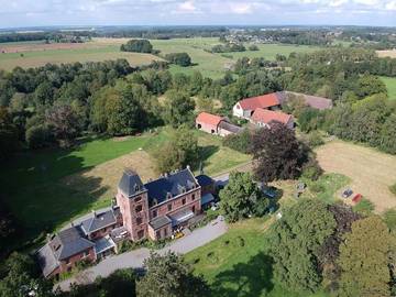 Gîte pour 14 personnes, avec vue ainsi que piscine et jardin à Ohey