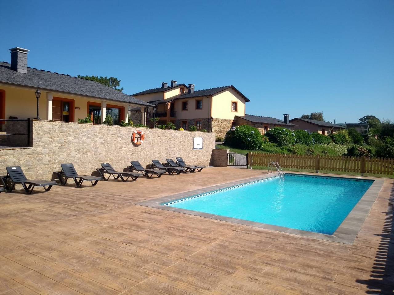 Appartement entier, Schönes Duplex mit Aussicht, Pool und Garten in Tapia de Casariego, Côte Cantabrique