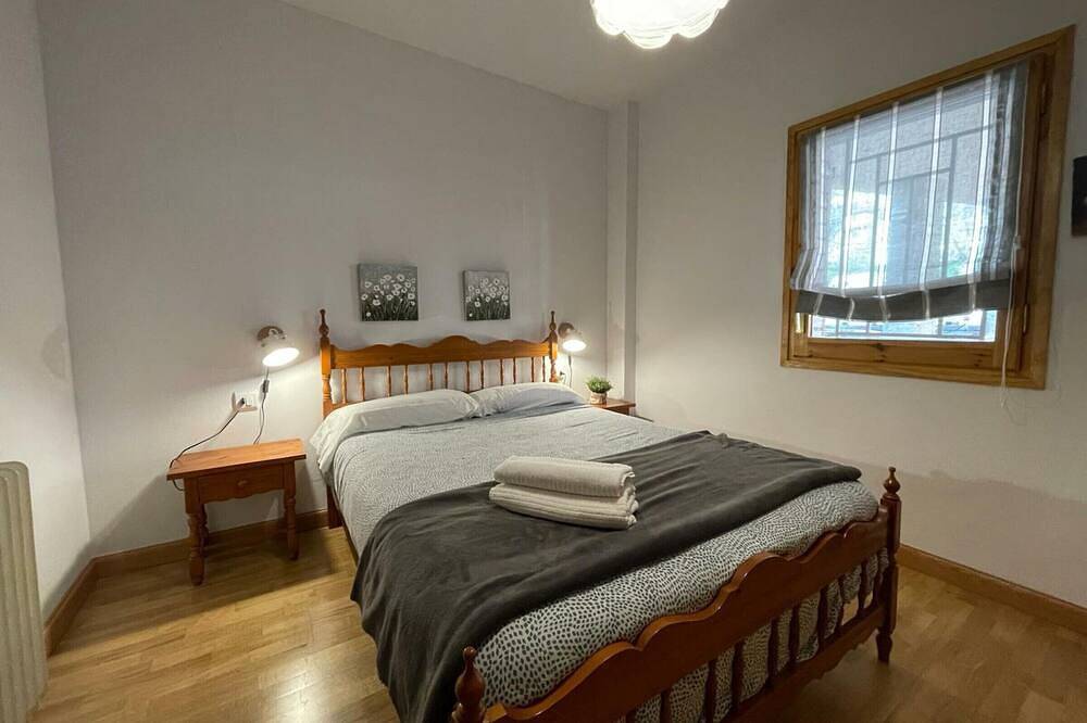 Appartement entier, Appartement 3 chambres à Jaca avec piscine estivale et garage inclus in Jaca, Pyrénées espagnoles