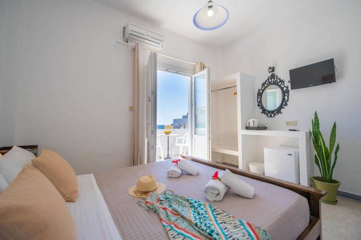 Maison d’hôte pour 3 personnes, avec terrasse et vue à Santorin - 4
