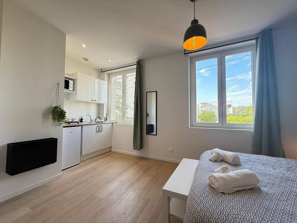 Appartement entier, Studio L'émeraude New Cozy - Gare Parilly in Vénissieux, Lyon et ses environs