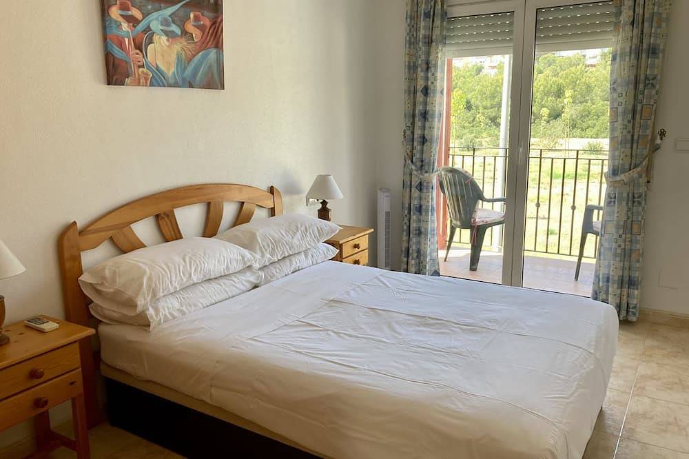 Beachside House with Private pool, Barbeque, golf courses, markets  & amenities in Dehesa de Campoamor, Orihuela