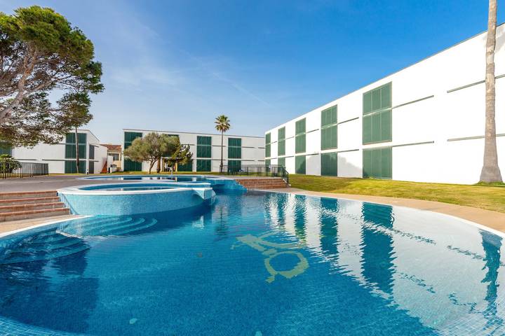 Casa de vacaciones 'Cala'n Bosch 1a Planta' con piscina compartida, jardín y aire acondicionado in Cala en Bosc, Ciudadela