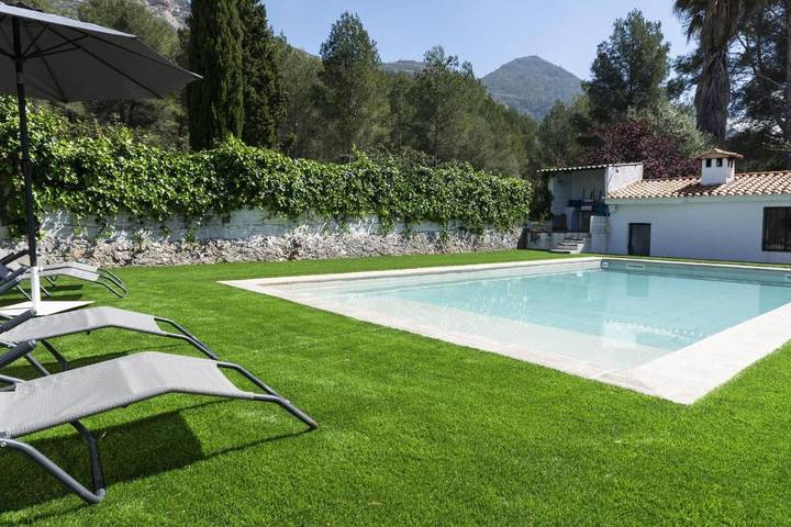 Casa rural para 8 personas, con Balcón y Terraza además de Jardín y Piscina en Bárig - 2