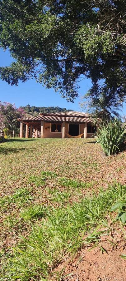 Casas e apartamentos de temporada para 16 pessoas, com vista e jardim e ainda piscina em Taubaté