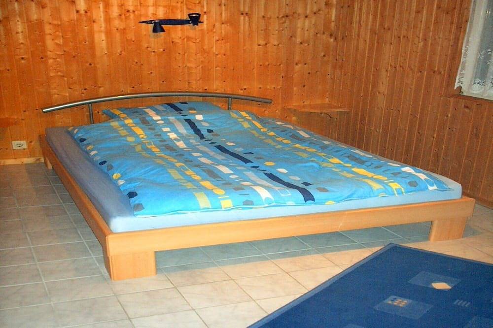 Ueckermünde Bellin , strandnah, am Wald, linke Seite des Hauses in Ueckermünde, Vorpommern Greifswald