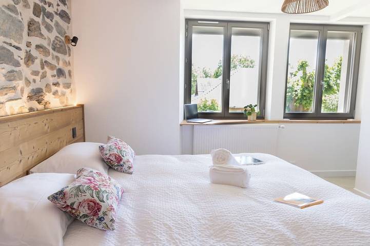 Serrioux House - 4 bedrooms - Sleeps 9–10 - Matheysine - 30 minutes from Grenoble in Cholonge, Isère