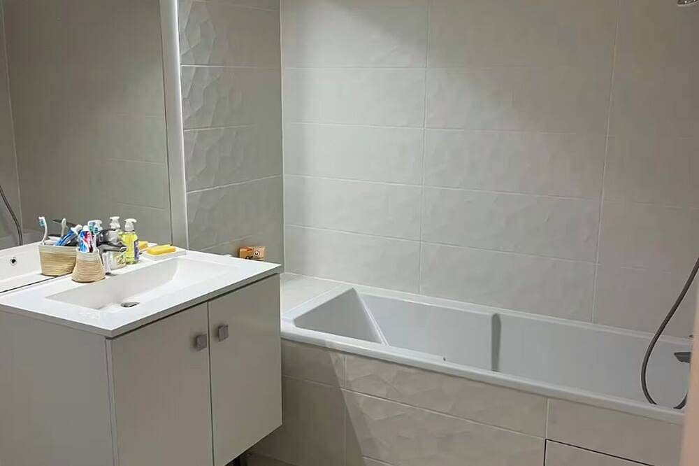 Entire apartment, Near Paris - Beautiful new apartment Clamart - Tram and Metro access in Clamart, Hauts-de-Seine