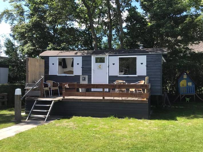 Camping voor 4 personen, with Terras and Tuin as well as Zwembad and Uitzicht in Schagen