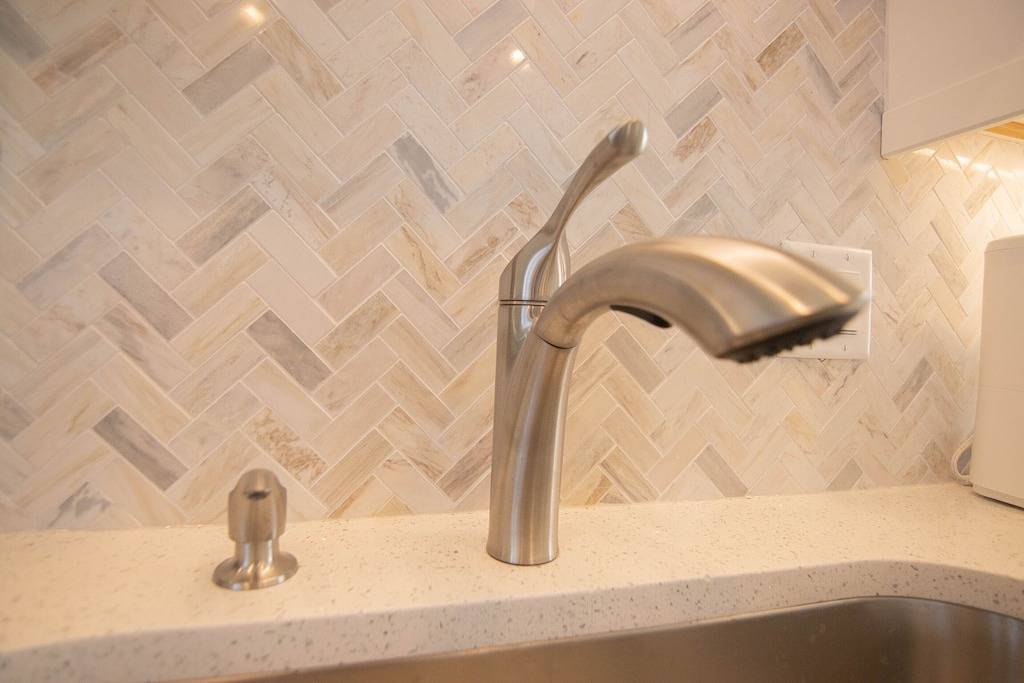 Ganze Wohnung, Adorable two bedroom one bath condo\nwalk to the beach and st Armand’s circle in Lido Key, Sarasota