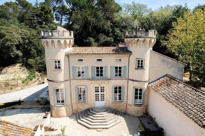Location de vacances pour 7 personnes, avec Terrasse ainsi que Jardin et Piscine