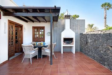 Villa for 6 People in Los Calamares, Yaiza, Photo 1