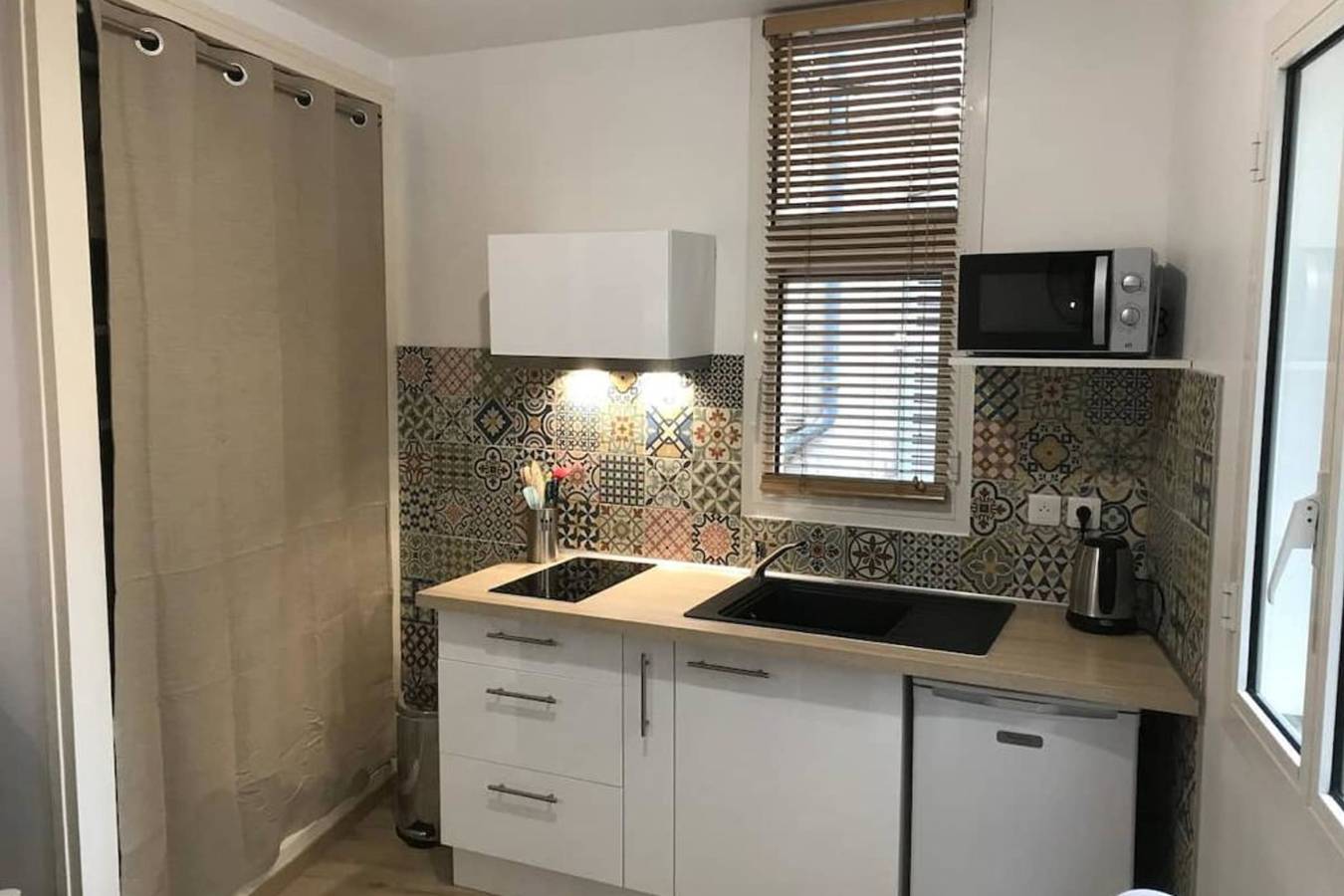 Studio entier, Studio Paisible Pour 2 Proche Palais Des Papes in Avignon, Vaucluse