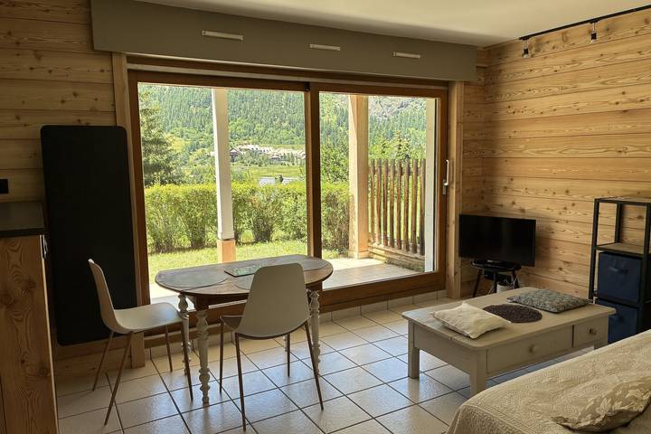 Appartement entier, Appartement chaleureux avec vue sur les montagnes in La Salle-les-Alpes, Serre Chevalier