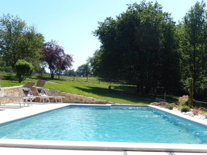 Location de vacances pour 4 personnes, avec vue et jardin ainsi que piscine et terrasse à Cénac - 3