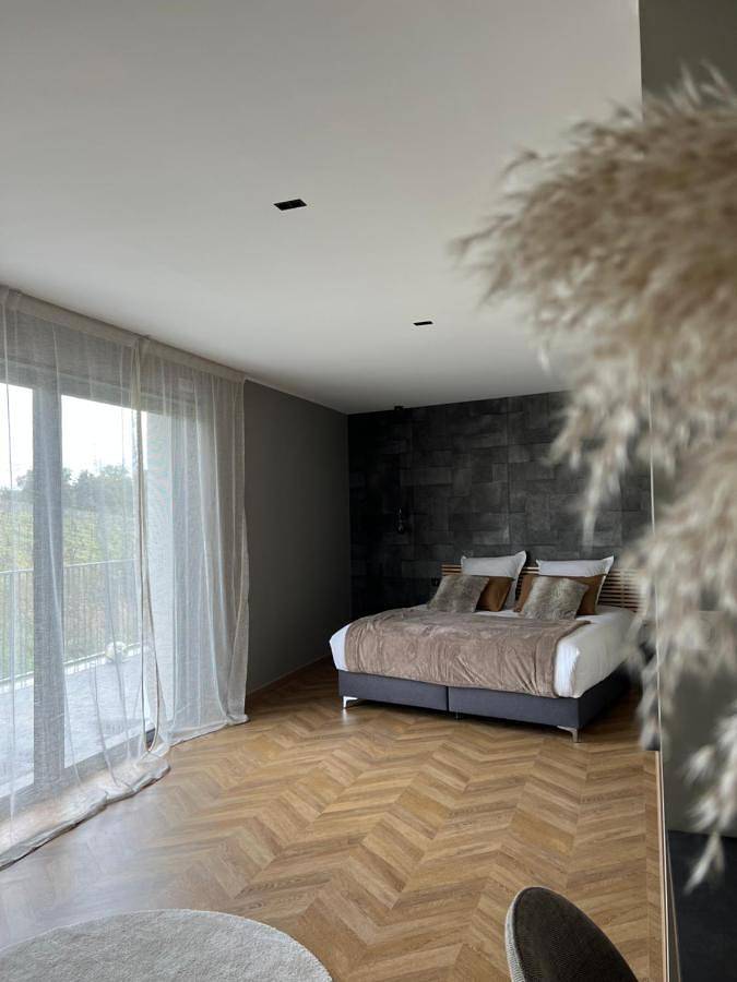 Cottage pour 4 personnes, avec piscine et sauna ainsi que jardin et vue à Trigny