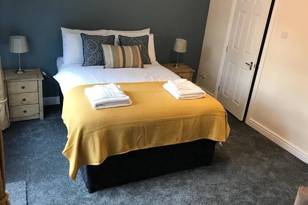 Classic Double at Botley Town House in Oxford, Oxfordshire