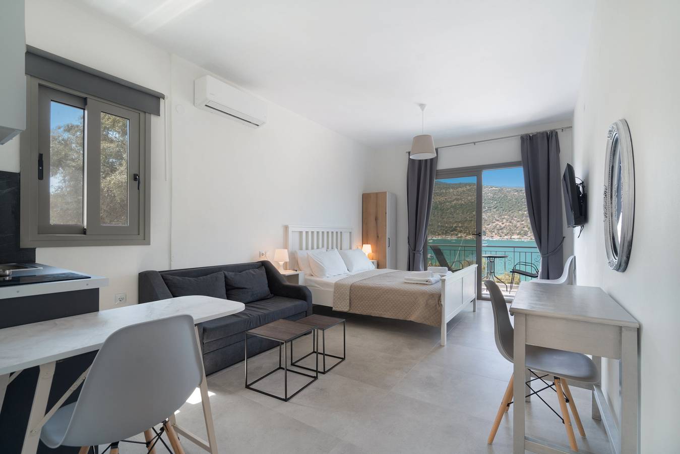 Estudio entero, Apartamento estudio 'King con sofá cama 1' con vistas al mar, Wi-Fi y aire acondicionado. in Geni, Grecia