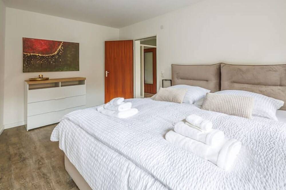 Ganze Wohnung, Zentrale Wohnung mit Tiefgarage in Stade, Cuxland