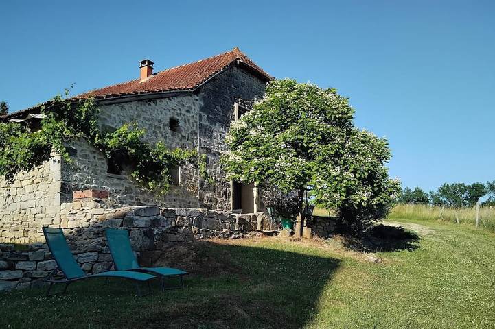 Location de vacances pour 4 personnes, avec Jardin et Piscine à Aynac
