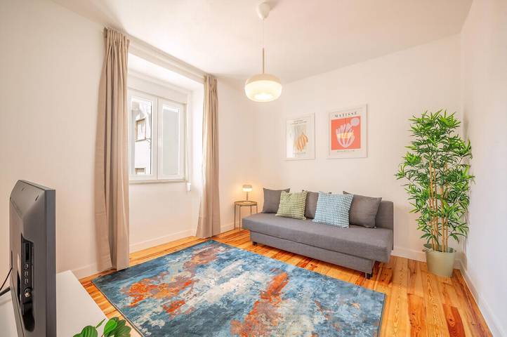 Ganze Wohnung, Ferienwohnung für 4 Personen mit Balkon in Santa Engrácia, São Vicente (Lissabon)