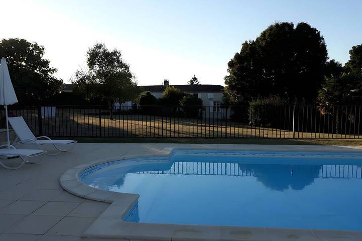 Chambre d’hôte pour 6 personnes, avec jardin et piscine à Chenac-Saint-Seurin-d'Uzet
