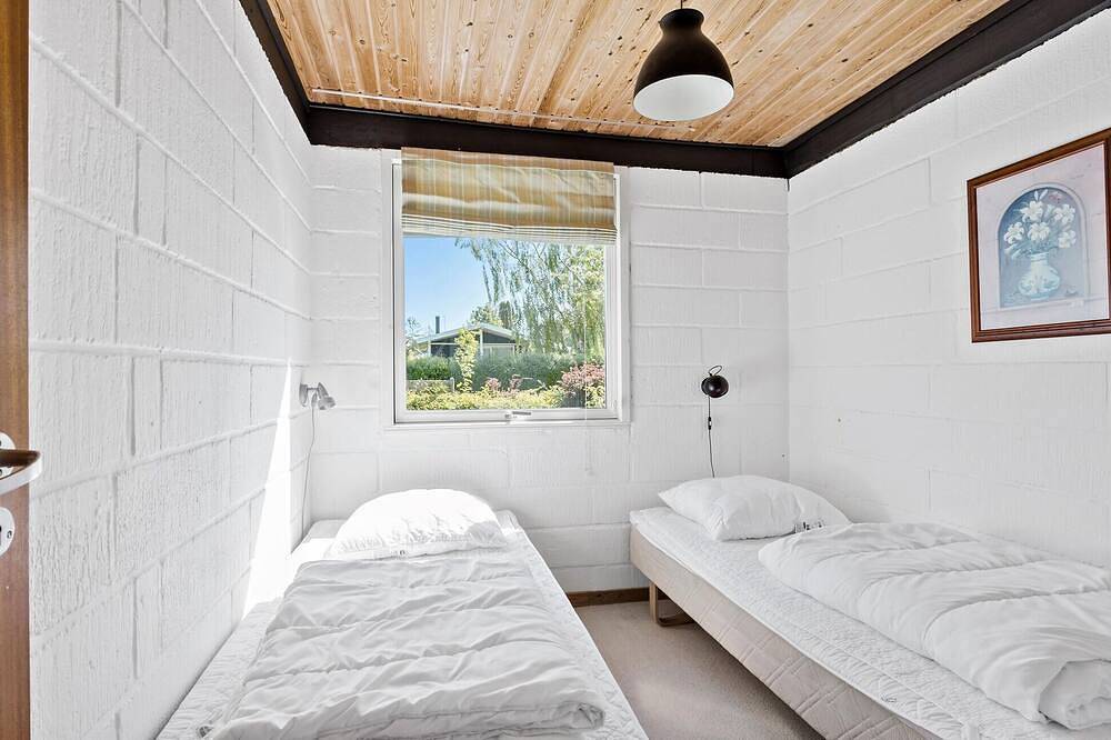 Amazing home in Svendborg with kitchen in Stenodden, Tåsinge