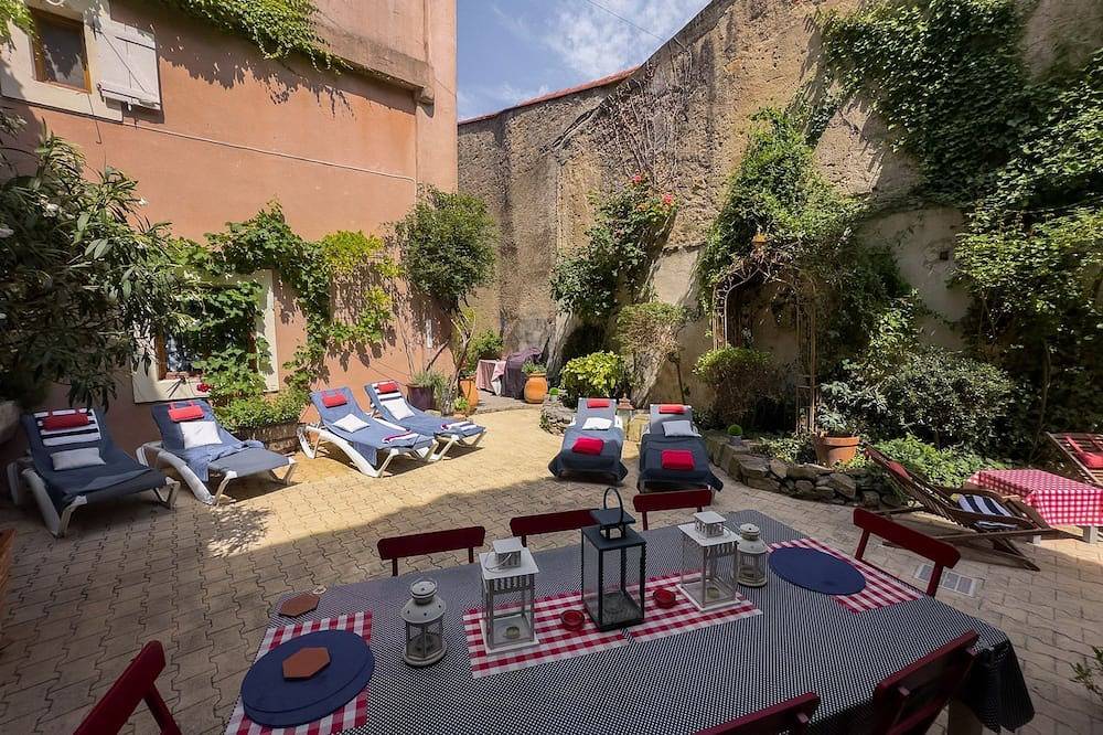 Maison Charvin - Four Bedroom Villa, Sleeps 8 in Montlaur, Limoux region