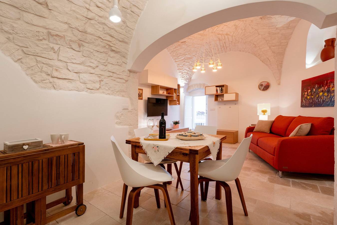 Appartamento intero, Appartamento 'Casa Manca' con terrazza privata, Wi-Fi e aria condizionata in Locorotondo, Provincia di Bari