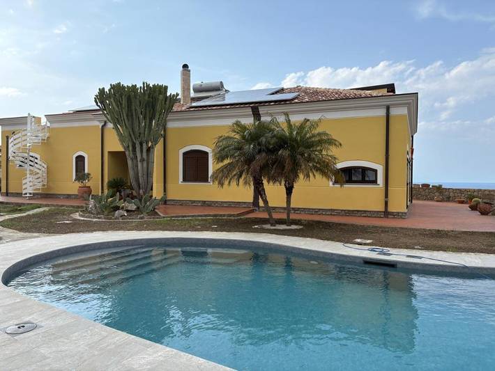 Ferienwohnung für 2 Personen, mit Terrasse und Garten sowie Pool und Ausblick