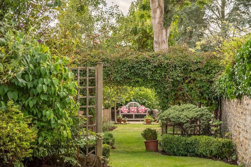 Densford Cottage tiene capacidad para cuatro personas y se encuentra en Amberley en Sussex. Con West Witterings, una playa con bandera azul, a solo 20 minutos, ¡reserva tu estadía ahora! in Amberley, South Downs