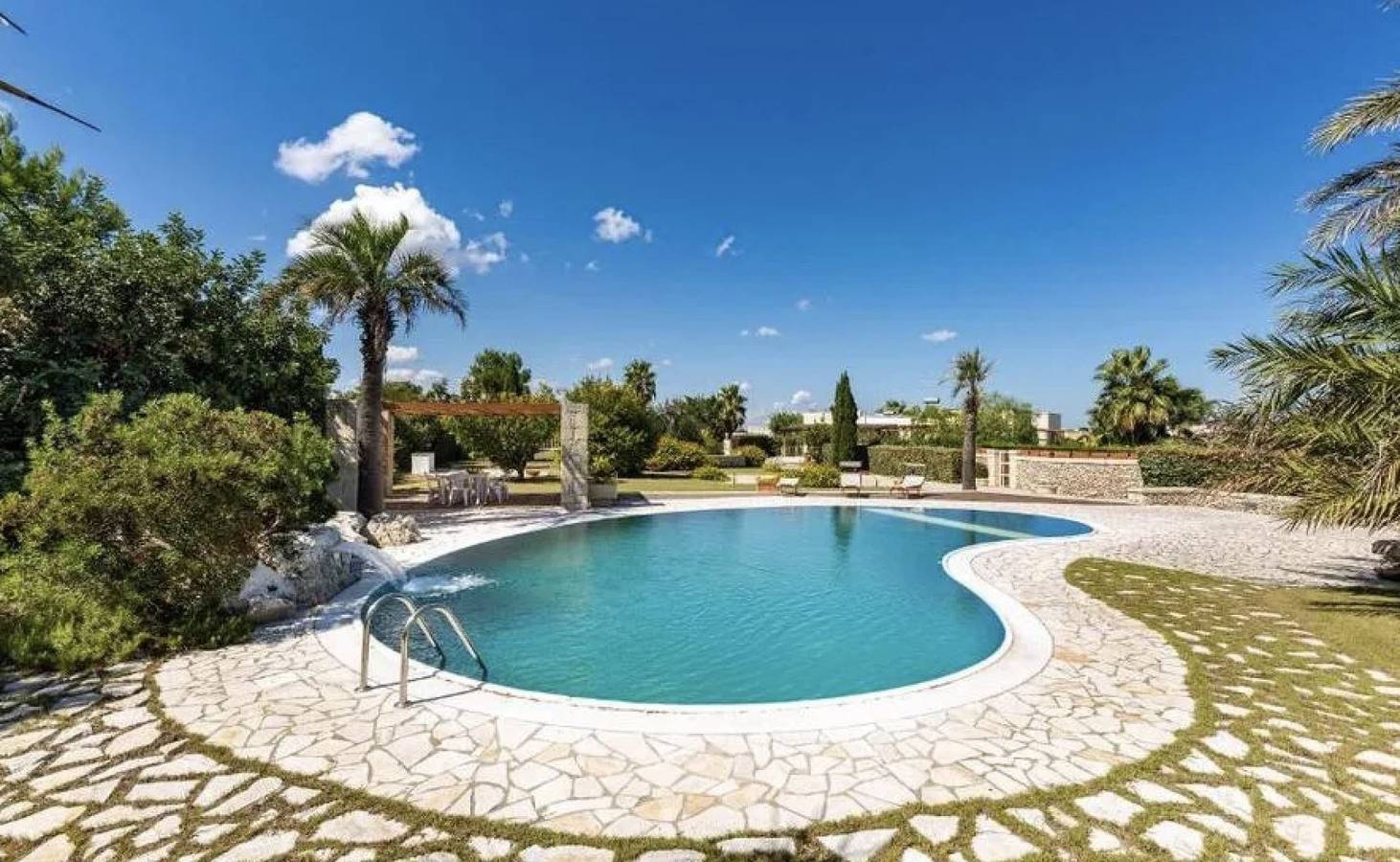 Villa Montalcini in Otranto, Otranto e dintorni