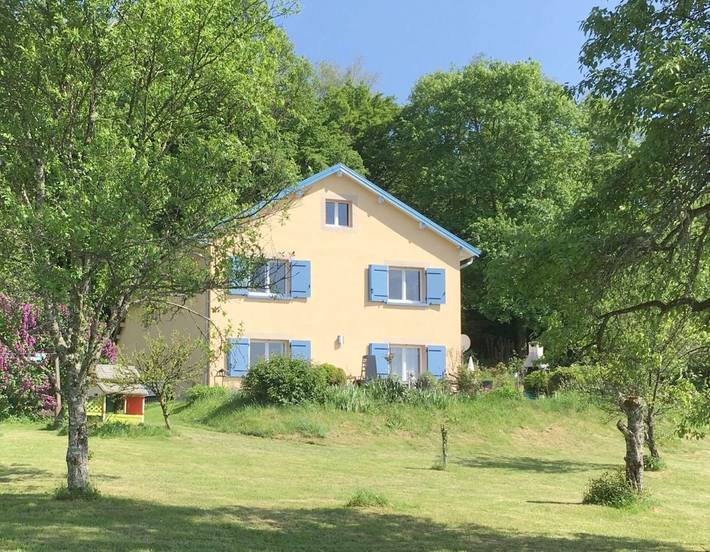 Location de vacances pour 2 personnes, avec Terrasse ainsi que Jardin et Vue à Froideterre