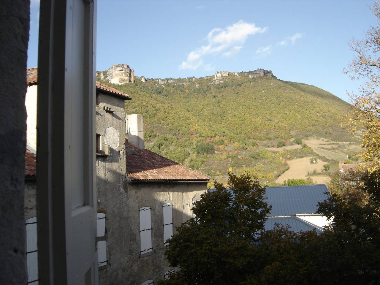 Appartement entier, Gîte avec terrasse à louer à Nant (Aveyron) in Nant, Parc naturel régional des Grands Causses