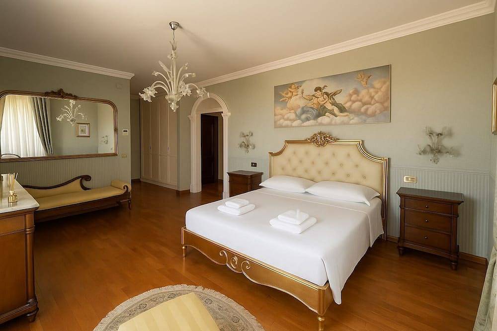 10 minutes from the sea. Villa with swimming pool, hot tub and relaxation room. in Mosciano Sant'Angelo, Teramo Province