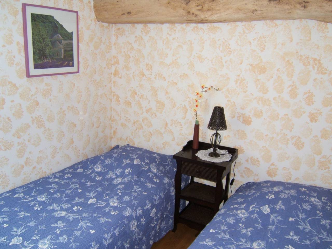 Kleines Gästezimmer mit zwei Einzelbetten in Labruguière, Région de Castres