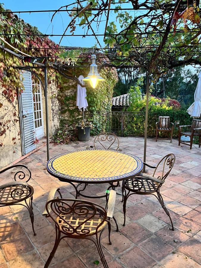 Location de vacances pour 12 personnes, avec terrasse et piscine ainsi que vue et sauna à La Celle-sous-Gouzon - 4
