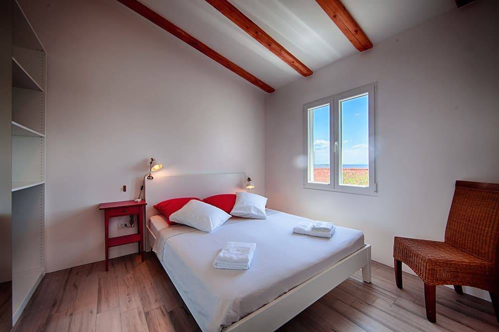 Striking and unique sea-view, romantic family holidays in untouched nature, in Rukavac, Split-Dalmatien