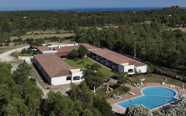 Hotel per 4 persone, con giardino e panorama nonché piscina - 1