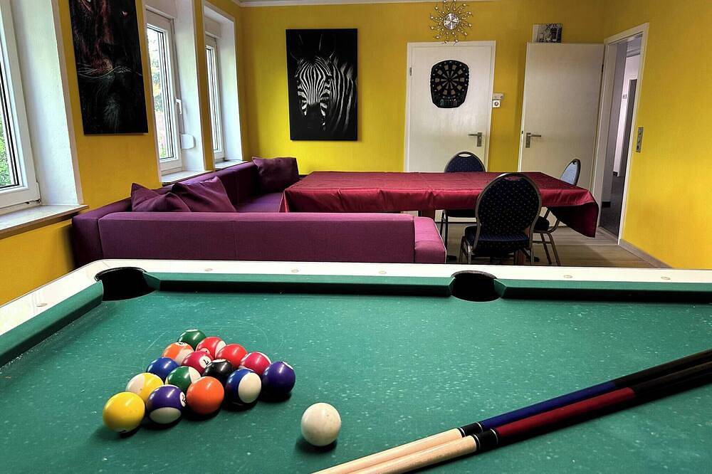 Ganze Wohnung, Große Unterkunft bis 18 Personen im Raum Halle & Leipzig mit Billard und Darts in Landsberg (Saalekreis), Saale-Unstrut Region