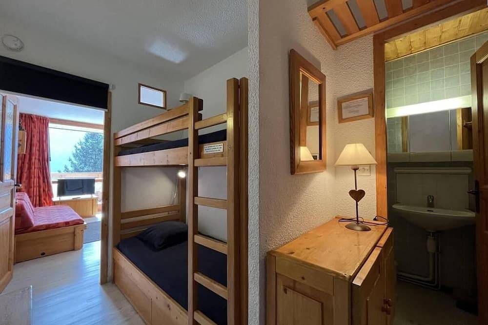 Entire apartment, 200m from ski slopes, 3rd floor, balcony, tv, ski locker, 24m², Peisey-Vallandry in Vanoise National Park
