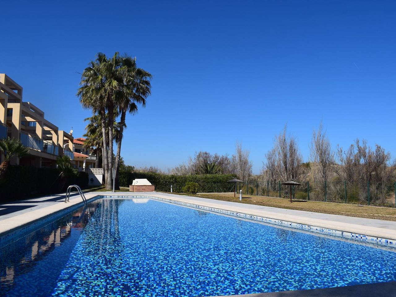 Entire apartment, Holiday home in Oliva for 6 ppl, 25m from beach with parking in Oliva, Costa Blanca