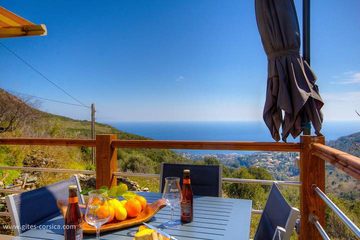 Gîte pour 4 personnes, avec Terrasse et Vue à Brando