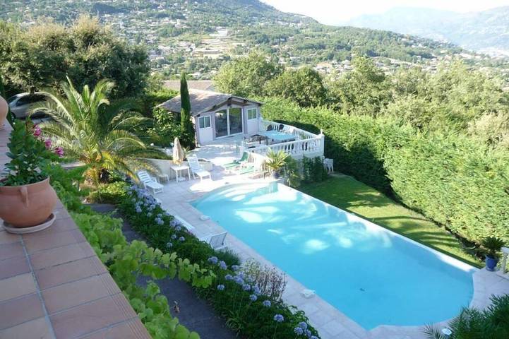 Gîte pour 2 personnes, avec terrasse ainsi que jardin et jacuzzi à La Gaude - 4