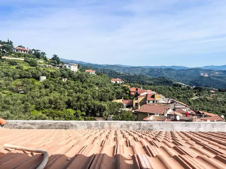Villa with Parking, WiFi & Near Beach - 1.5km Away in Costarainera, Riviera di Ponente